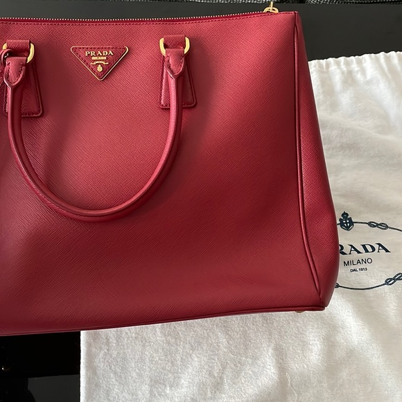 Prada Handbags - Prada bag (authentic)